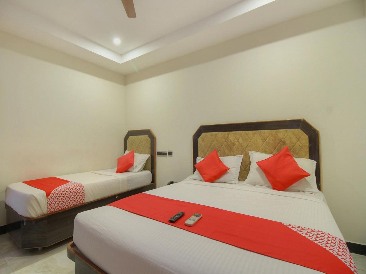 Oyo 15948 Hotel Srees Tiruchirappalli Esterno foto