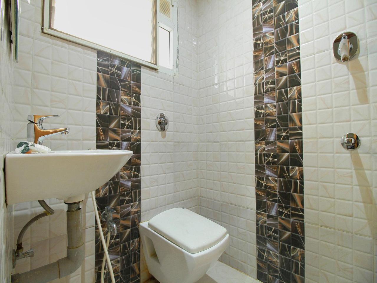 Oyo 15948 Hotel Srees Tiruchirappalli Esterno foto