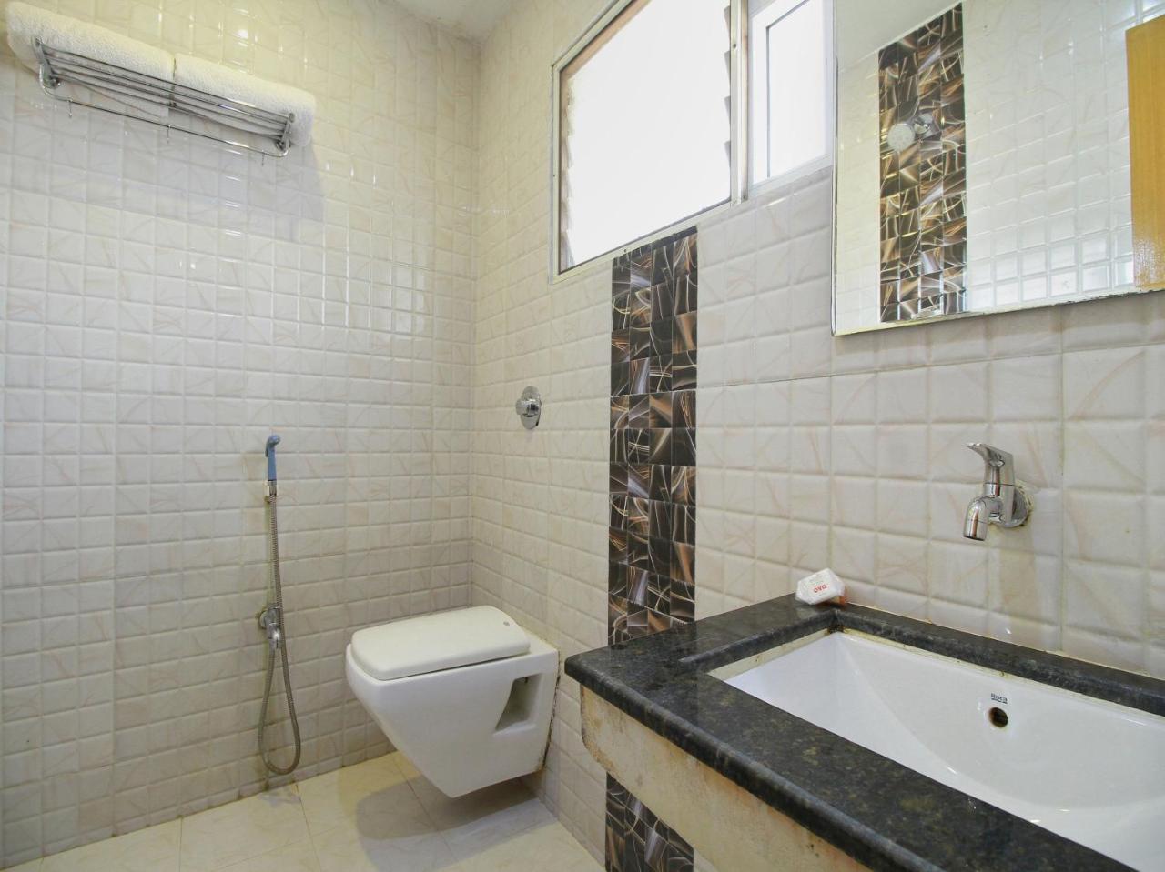 Oyo 15948 Hotel Srees Tiruchirappalli Esterno foto