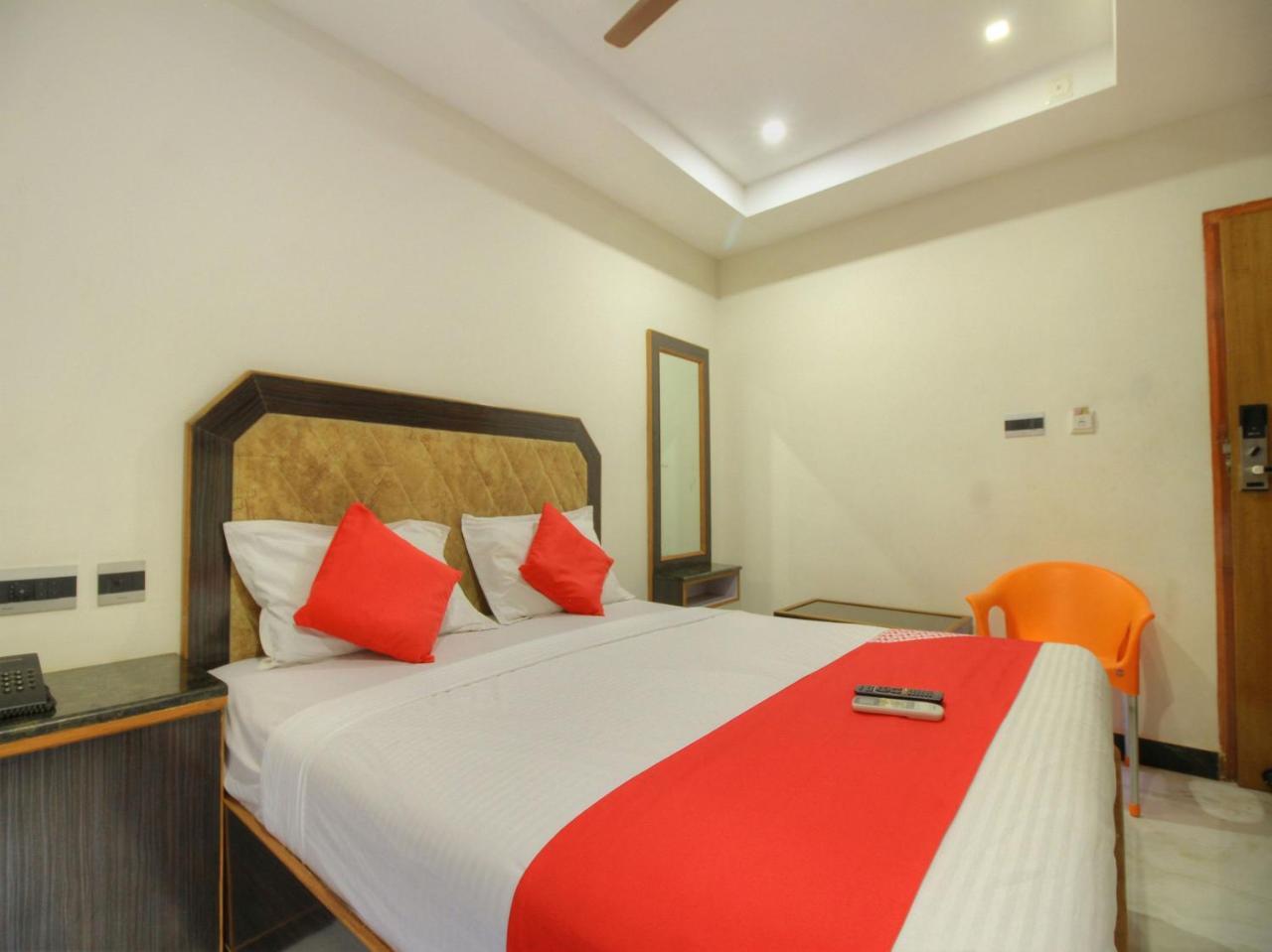 Oyo 15948 Hotel Srees Tiruchirappalli Esterno foto