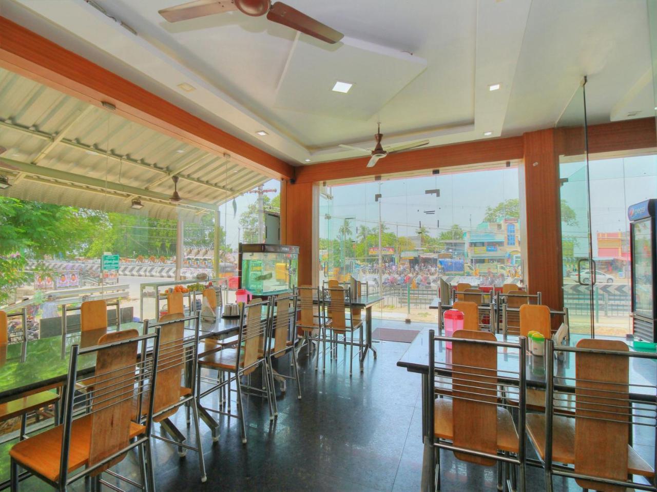 Oyo 15948 Hotel Srees Tiruchirappalli Esterno foto