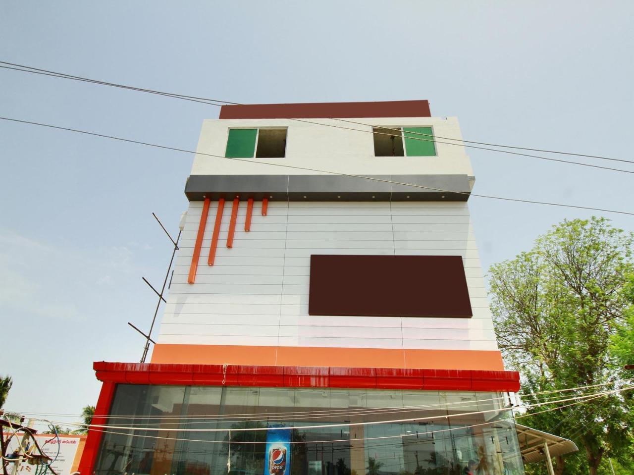 Oyo 15948 Hotel Srees Tiruchirappalli Esterno foto