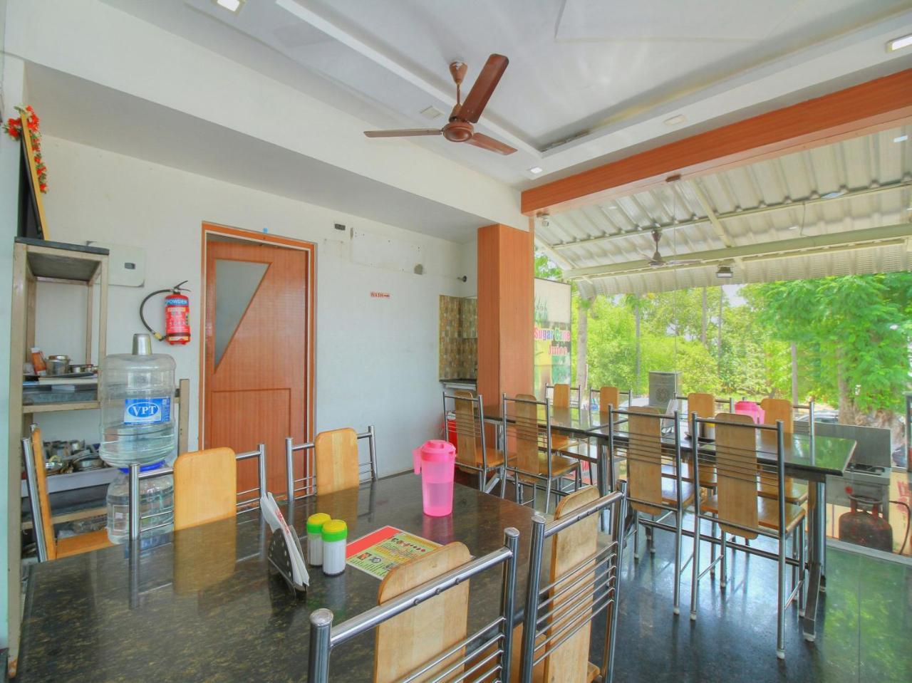 Oyo 15948 Hotel Srees Tiruchirappalli Esterno foto