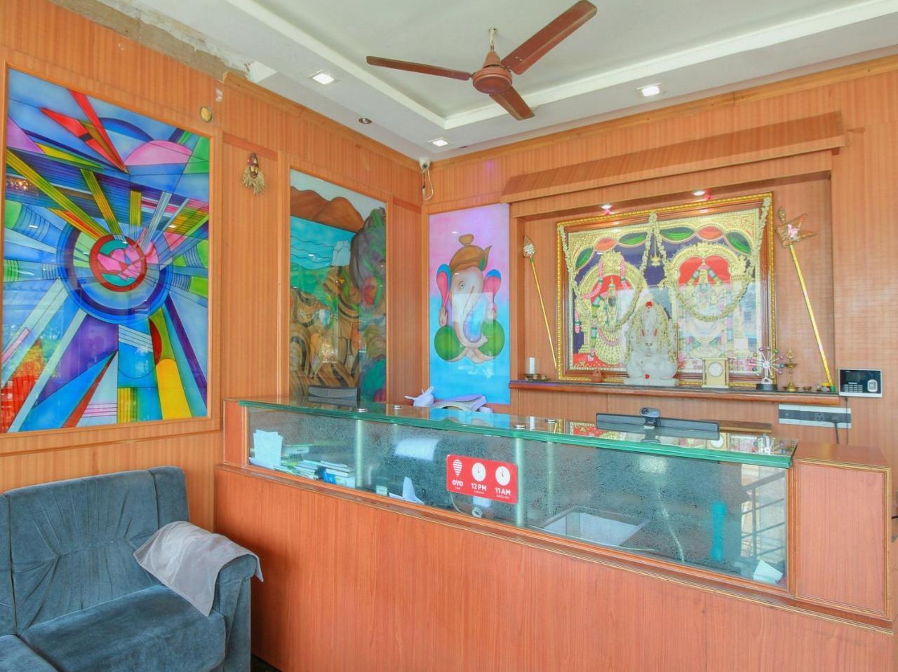 Oyo 15948 Hotel Srees Tiruchirappalli Esterno foto
