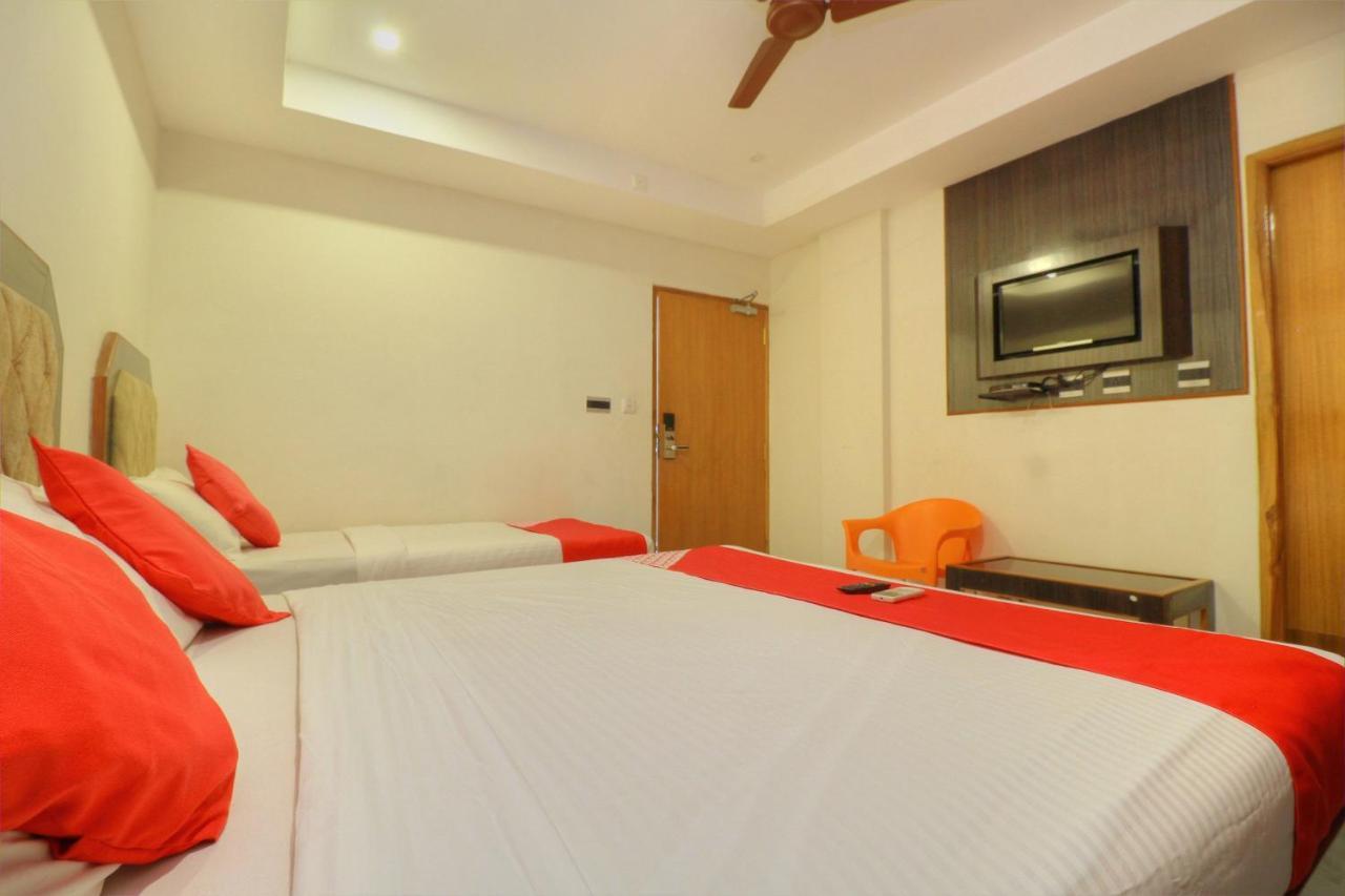 Oyo 15948 Hotel Srees Tiruchirappalli Esterno foto